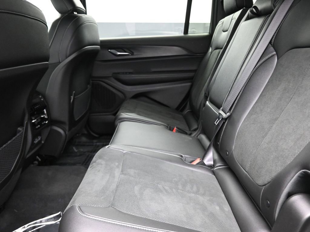 New 2025 Jeep Grand Cherokee L Altitude image 14