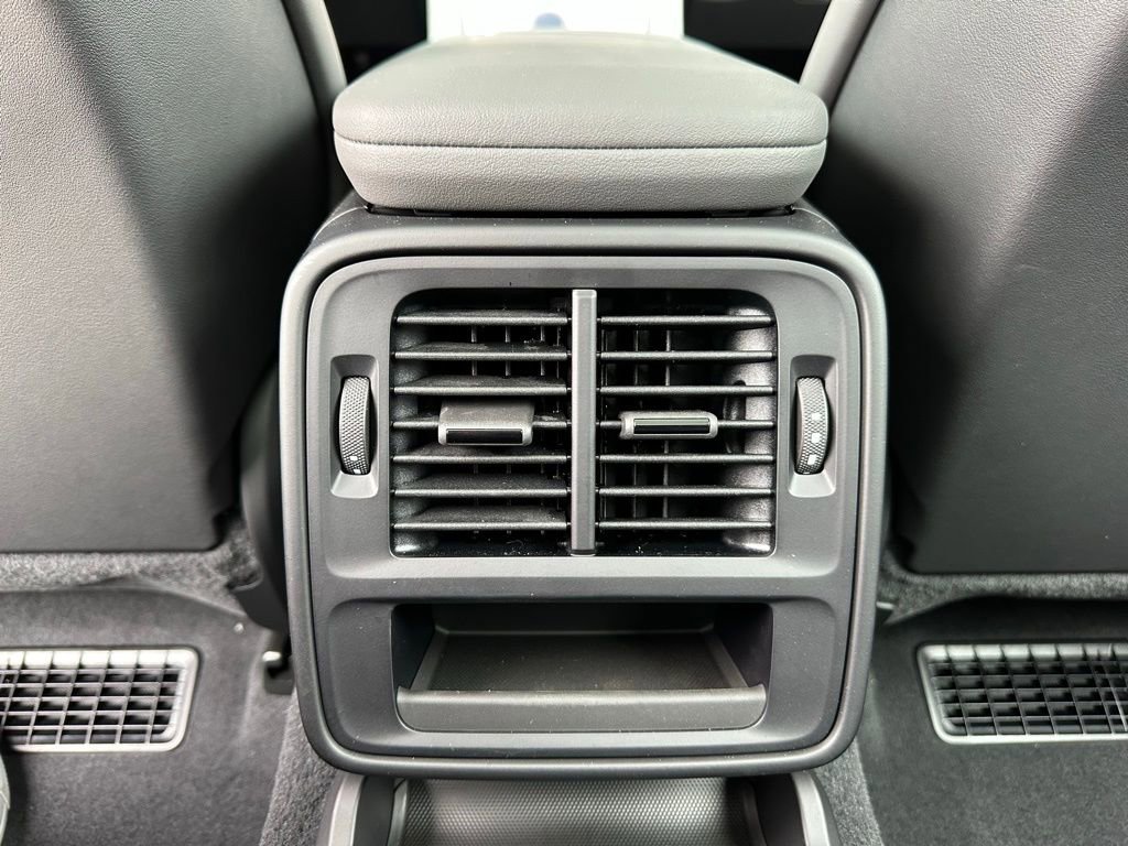 Used 2025 Porsche Taycan 4 Cross Turismo image 35