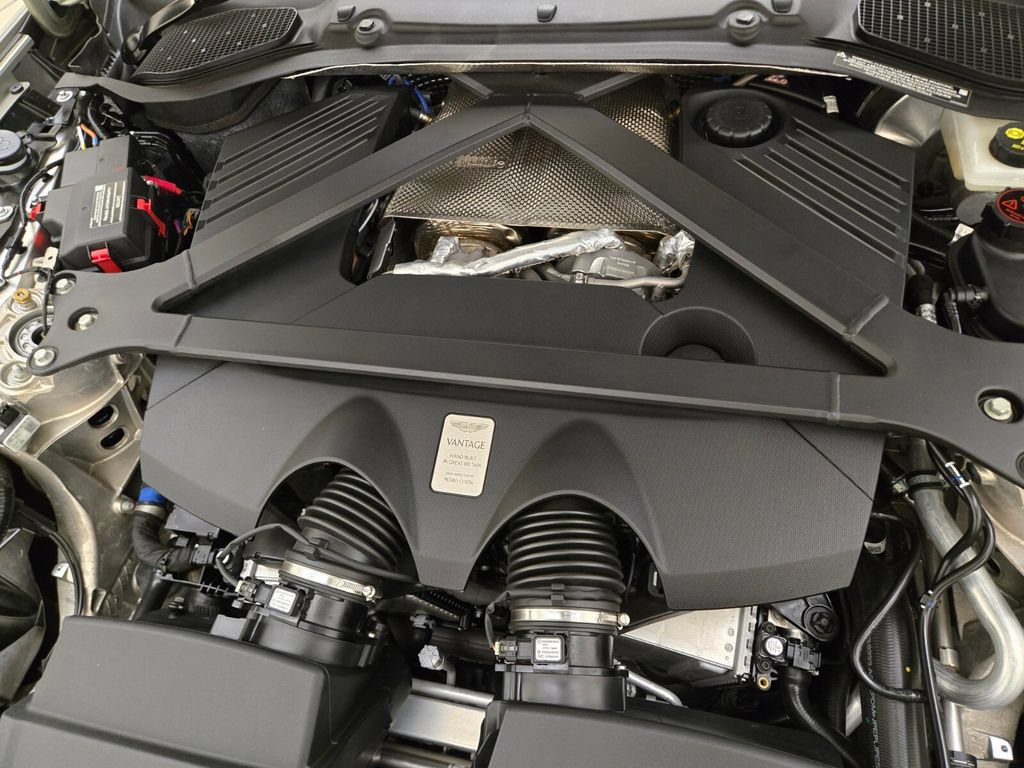Used 2025 Aston Martin V8 Vantage Coupe RWD image 24