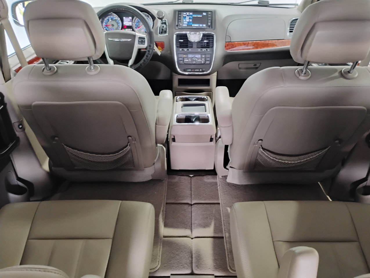 Used 2016 Chrysler Town & Country Touring image 39