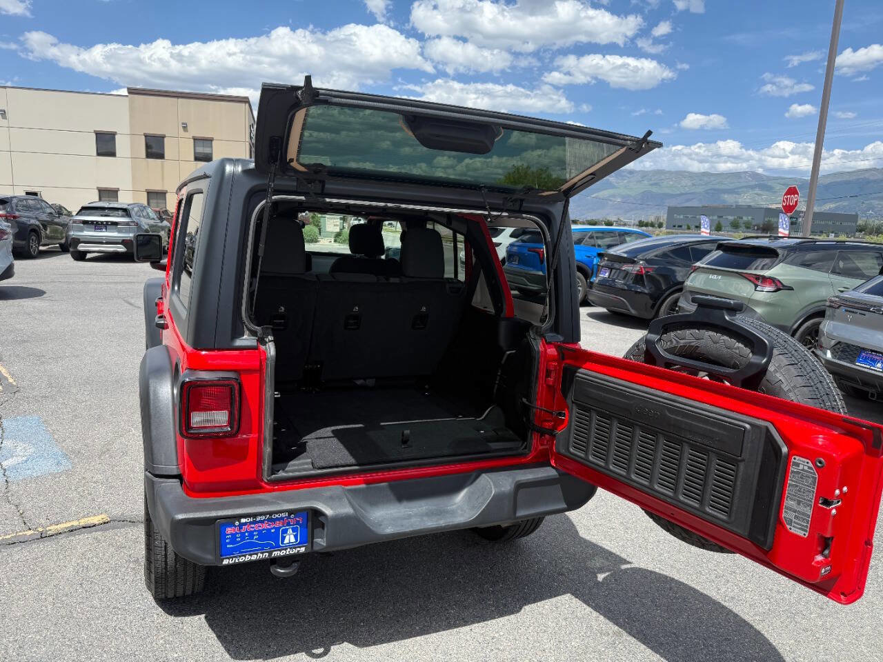 Used 2025 Jeep Wrangler Unlimited Sport AWD/4WD image 17