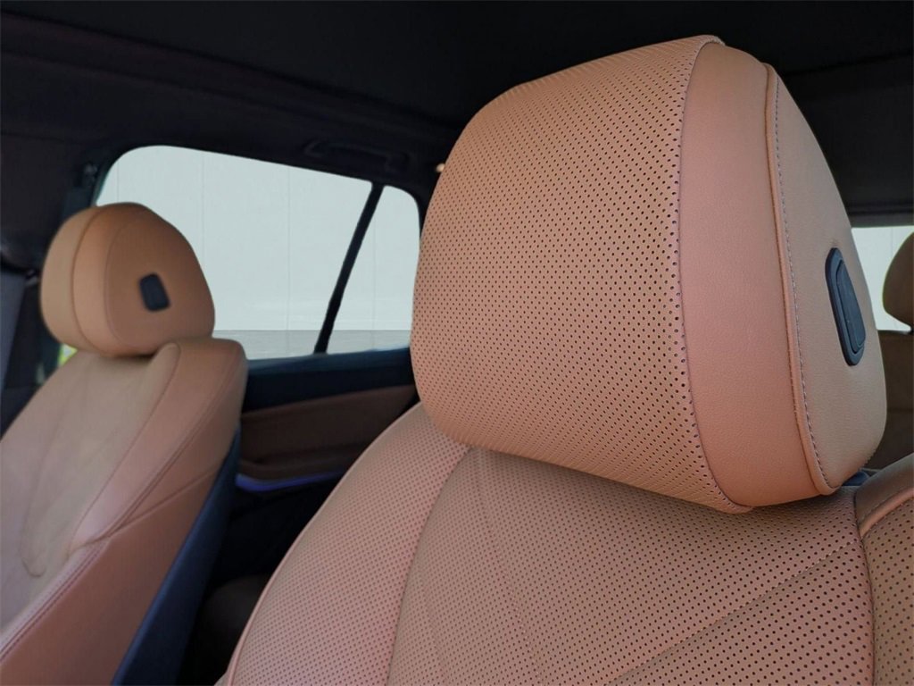 Used 2024 BMW X5 xDrive40i w/ Premium Package image 40