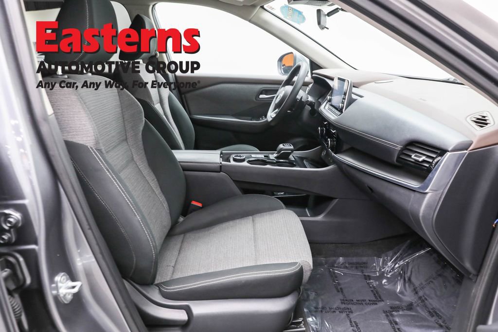 Used 2022 Nissan Rogue SV image 25