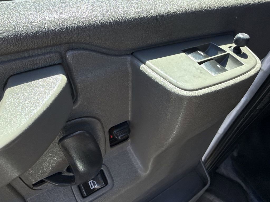 Used 2017 Chevrolet Express 3500 Extended RWD image 20