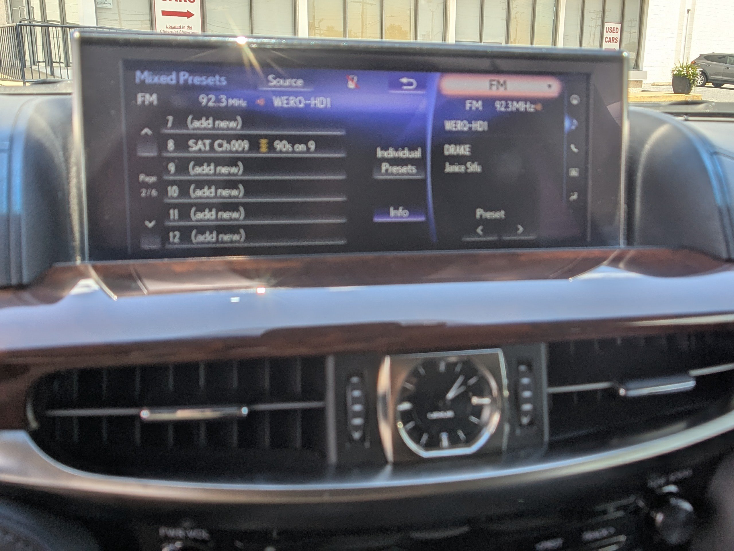 Used 2017 Lexus LX 570 4WD image 26