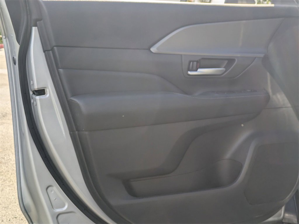 Used 2025 Toyota Grand Highlander AWD image 15