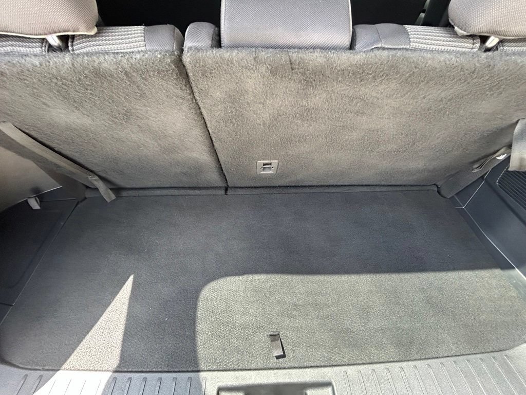 Used 2024 Toyota Highlander LE FWD image 37