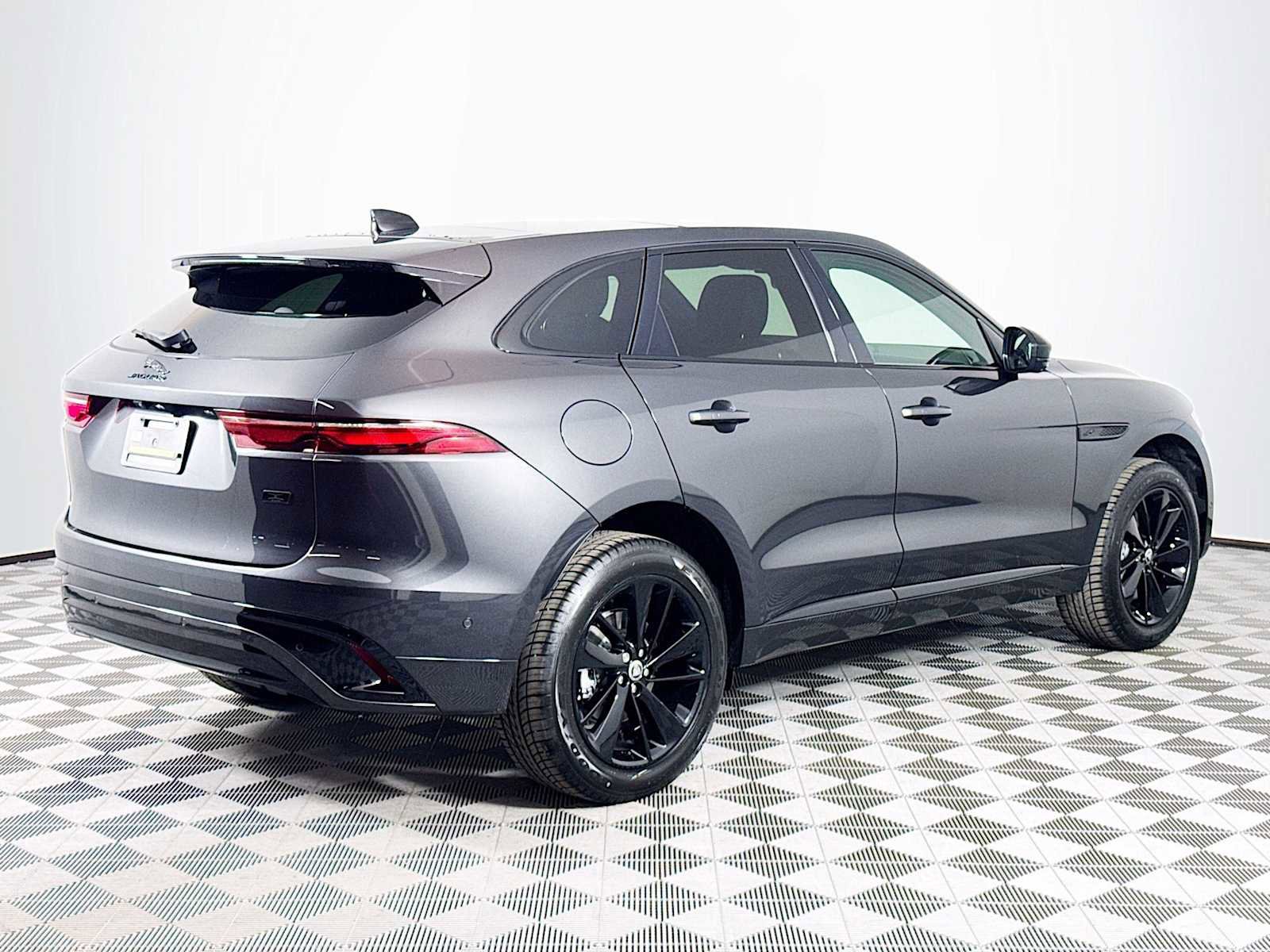 New 2026 Jaguar F-PACE R-Dynamic S image 4