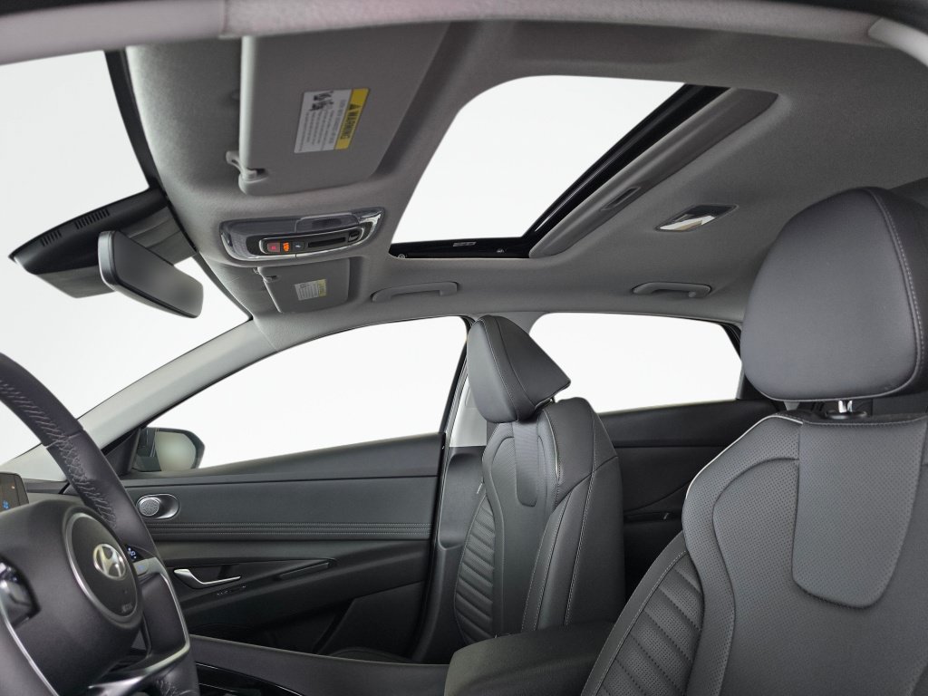 New 2026 Hyundai Elantra Limited FWD image 17