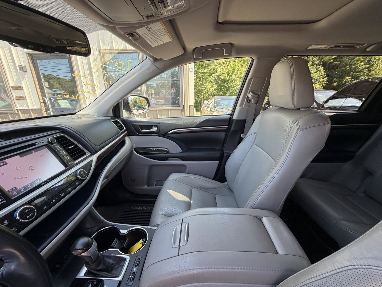 Used 2014 Toyota Highlander Limited AWD/4WD image 19