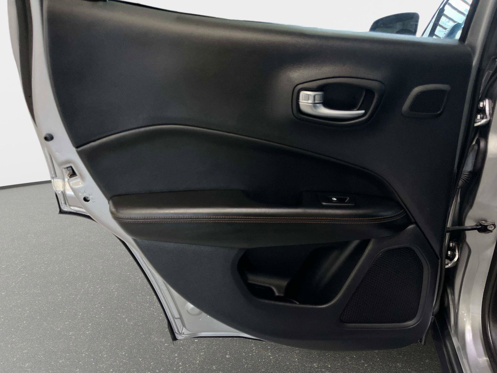 Used 2021 Jeep Compass Limited w/ Sun and Sound Group image 11