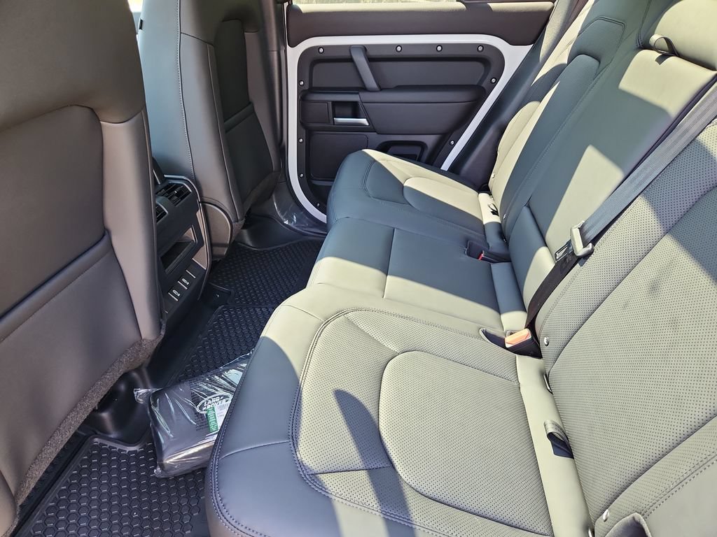 New 2026 Land Rover Defender 110 S AWD/4WD image 5