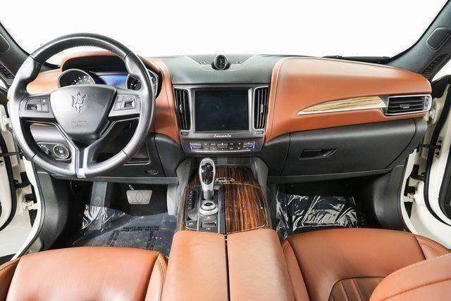 Used 2017 Maserati Levante w/ Luxury Package AWD/4WD image 20