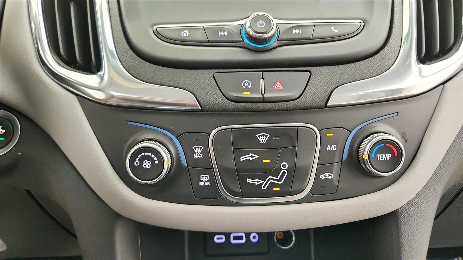 Used 2023 Chevrolet Equinox LS w/ Driver Confidence II Package AWD/4WD image 26