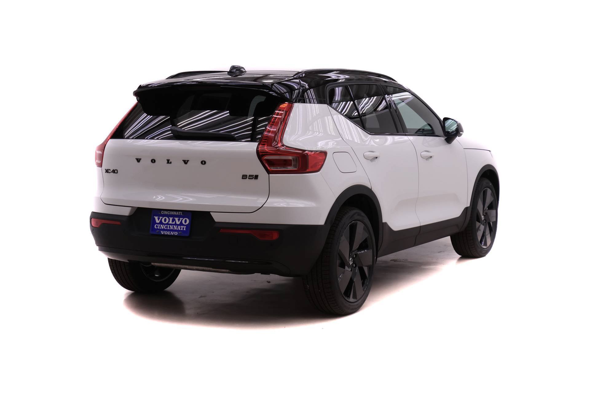 New 2026 Volvo XC40 B5 Ultra w/ Climate Package AWD/4WD image 4