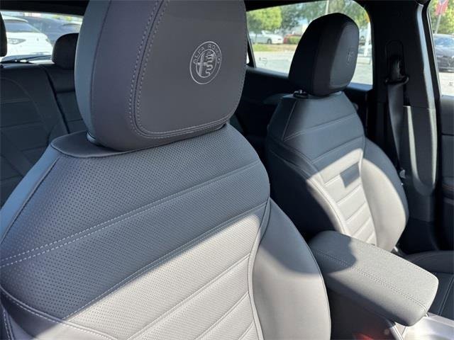 New 2025 Alfa Romeo Tonale w/ Premium Package image 9