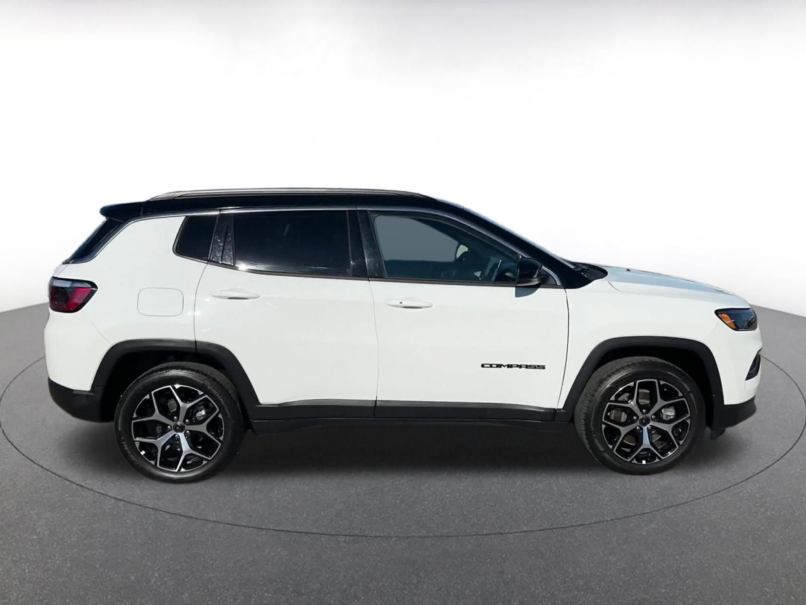 Used 2025 Jeep Compass Limited AWD/4WD image 16