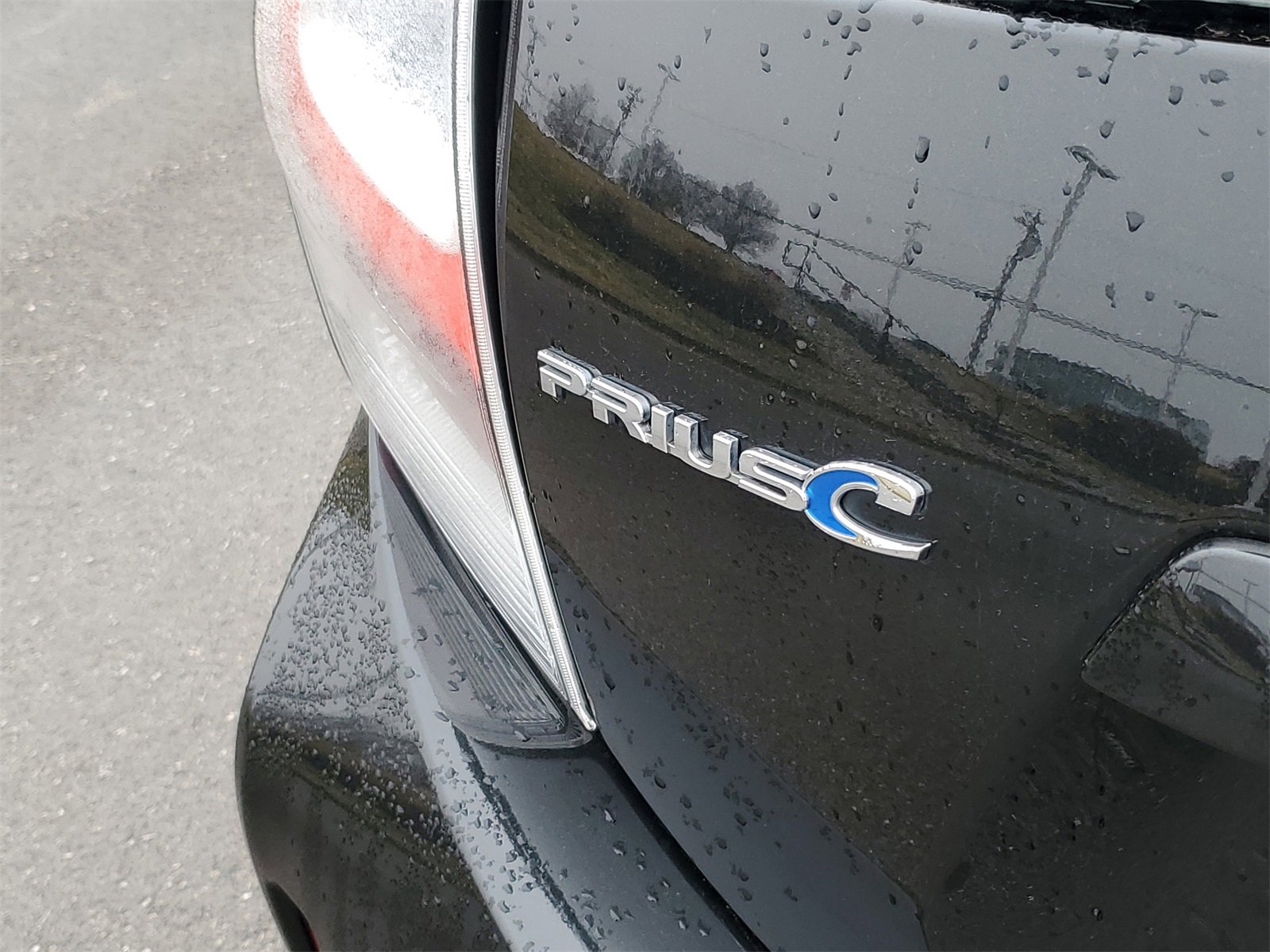 Certified 2019 Toyota Prius C image 7