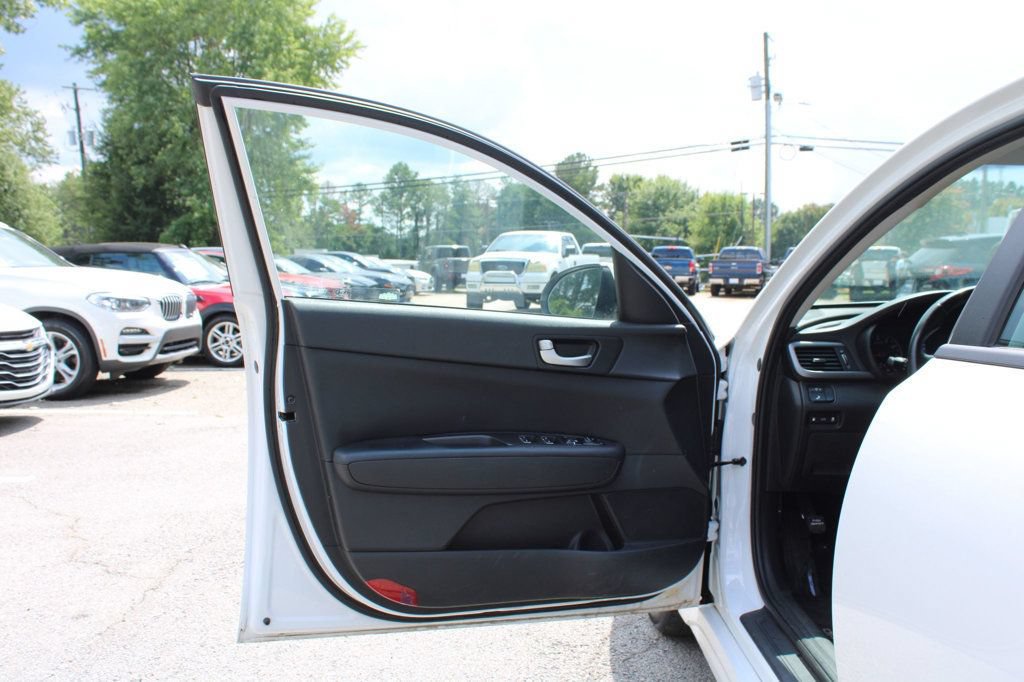 Used 2018 Kia Optima S FWD image 12