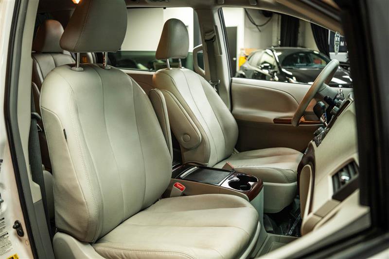 Used 2012 Toyota Sienna XLE image 15