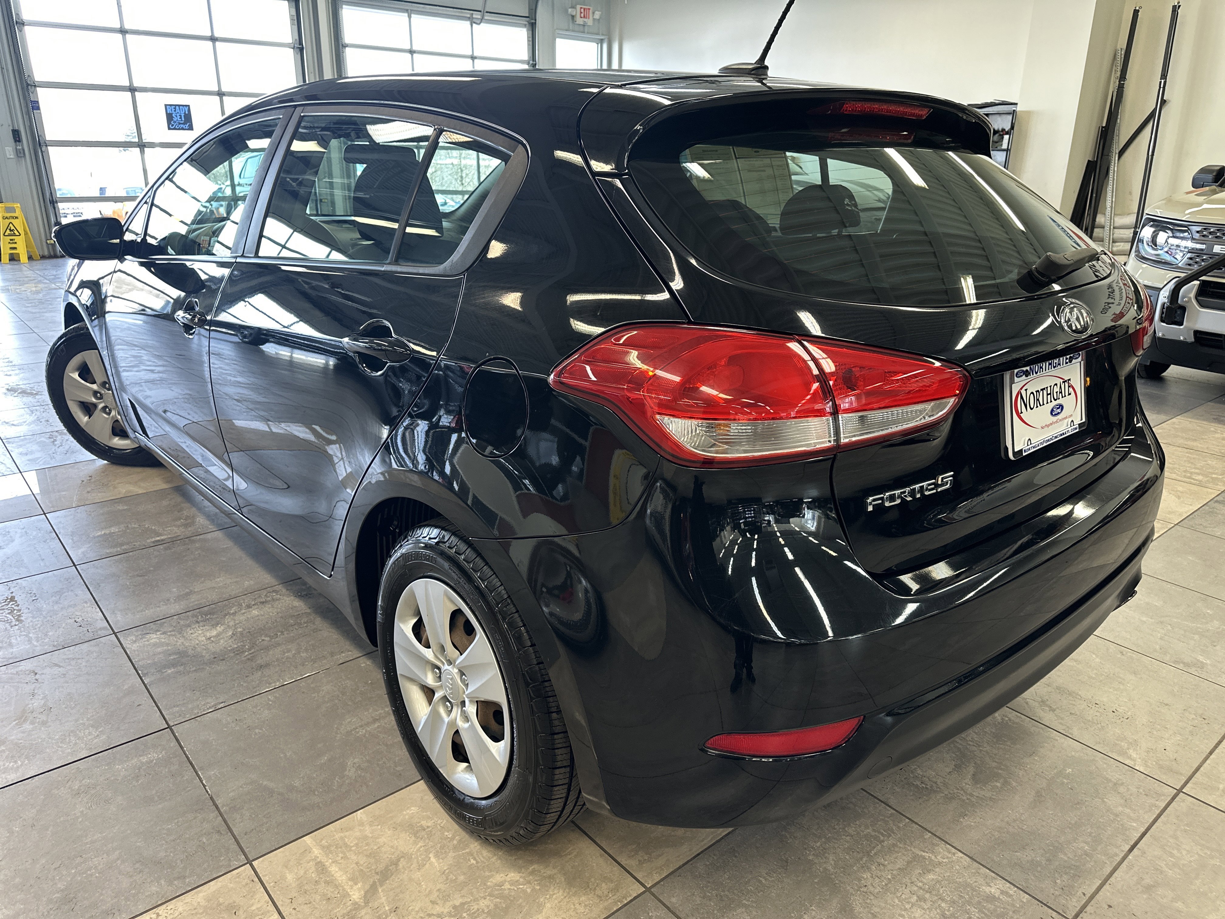 Used 2017 Kia Forte LX image 13