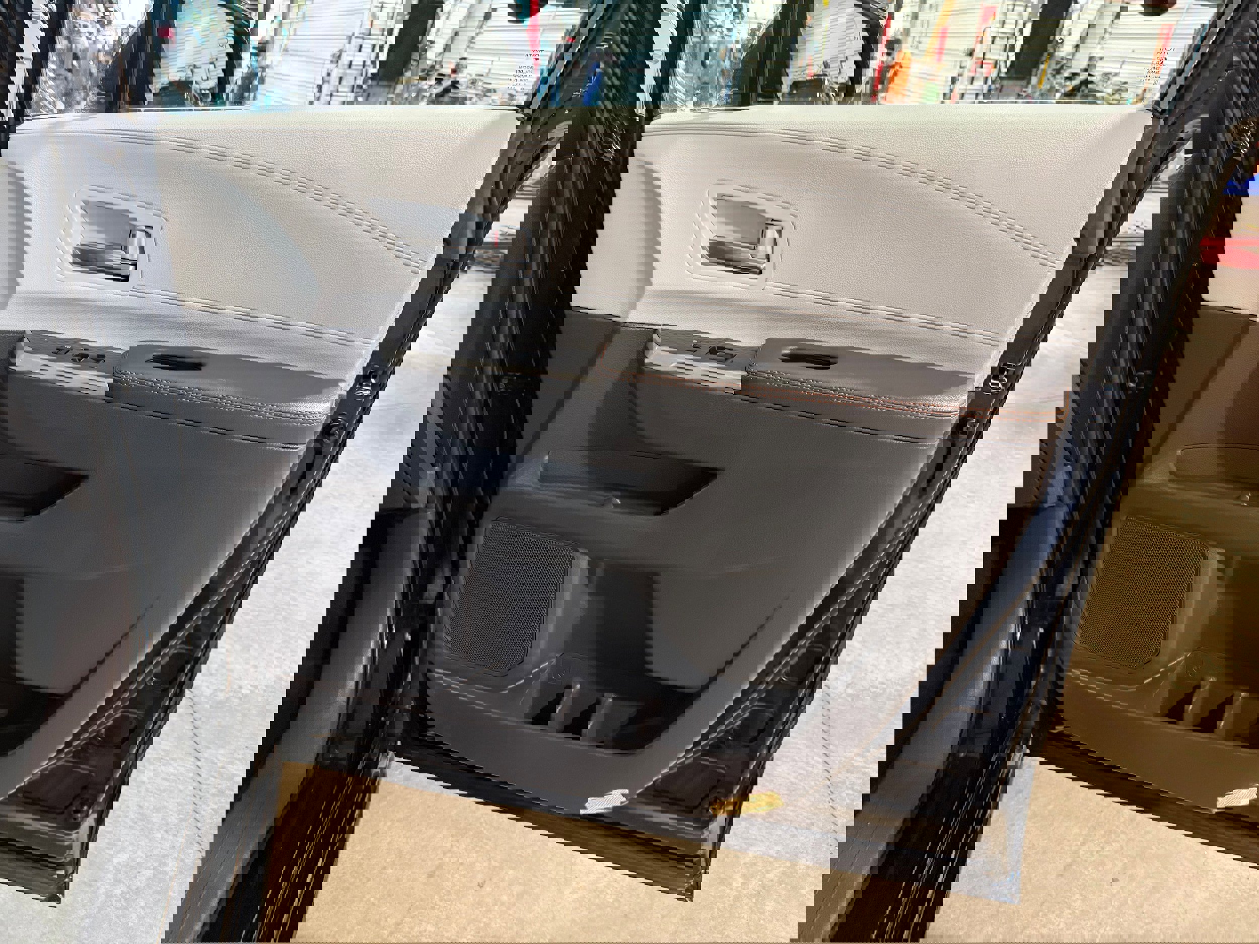 Used 2022 Toyota Sienna XSE w/ XSE Plus Package image 8