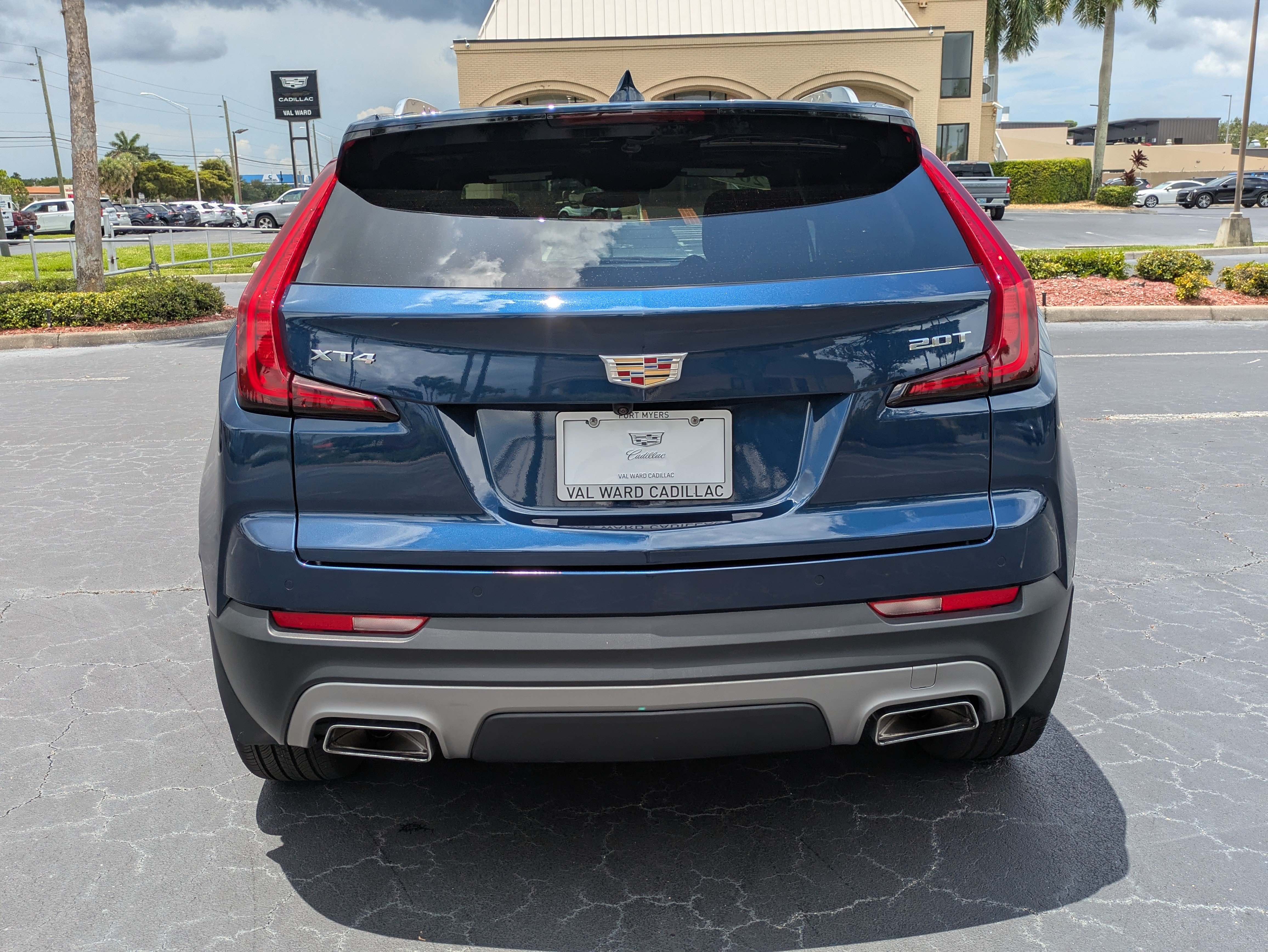 Used 2019 Cadillac XT4 Premium Luxury FWD image 5