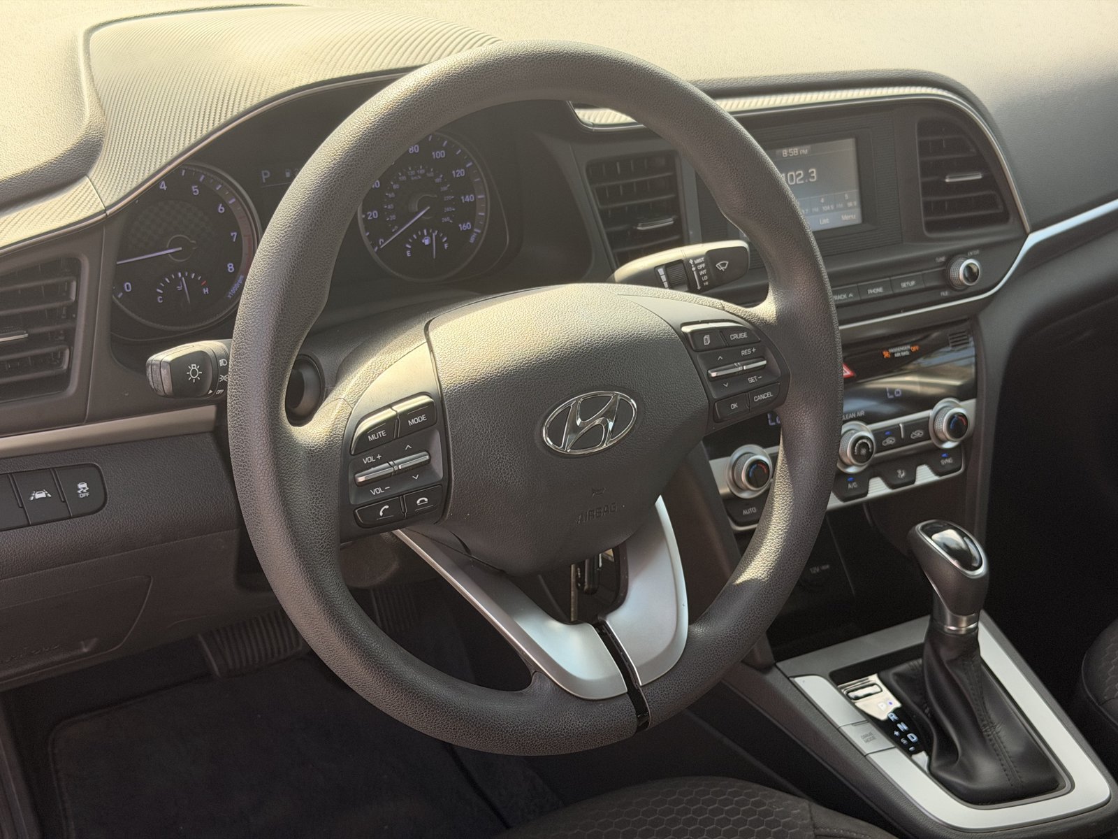 Used 2020 Hyundai Elantra SE w/ Cargo Package (C1) FWD image 17