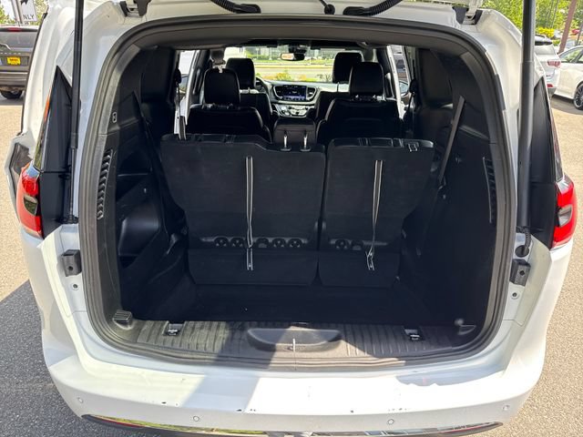 Used 2025 Chrysler Pacifica Select FWD image 13