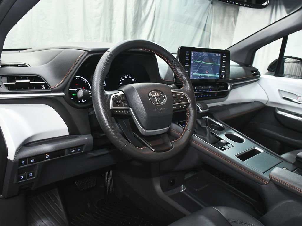 Used 2024 Toyota Sienna XSE image 17