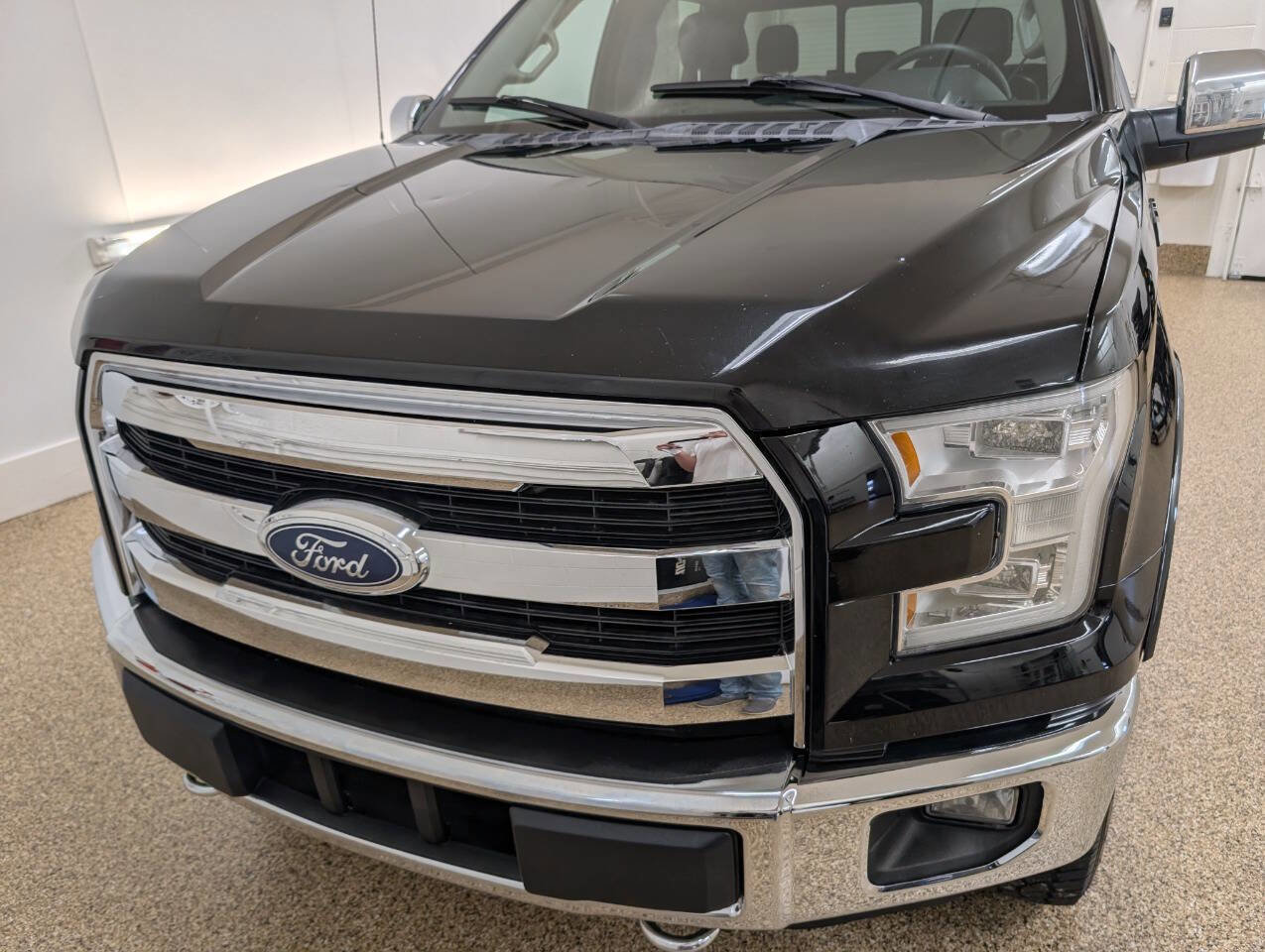Used 2016 Ford F150 Lariat w/ Equipment Group 502A Luxury AWD/4WD image 4
