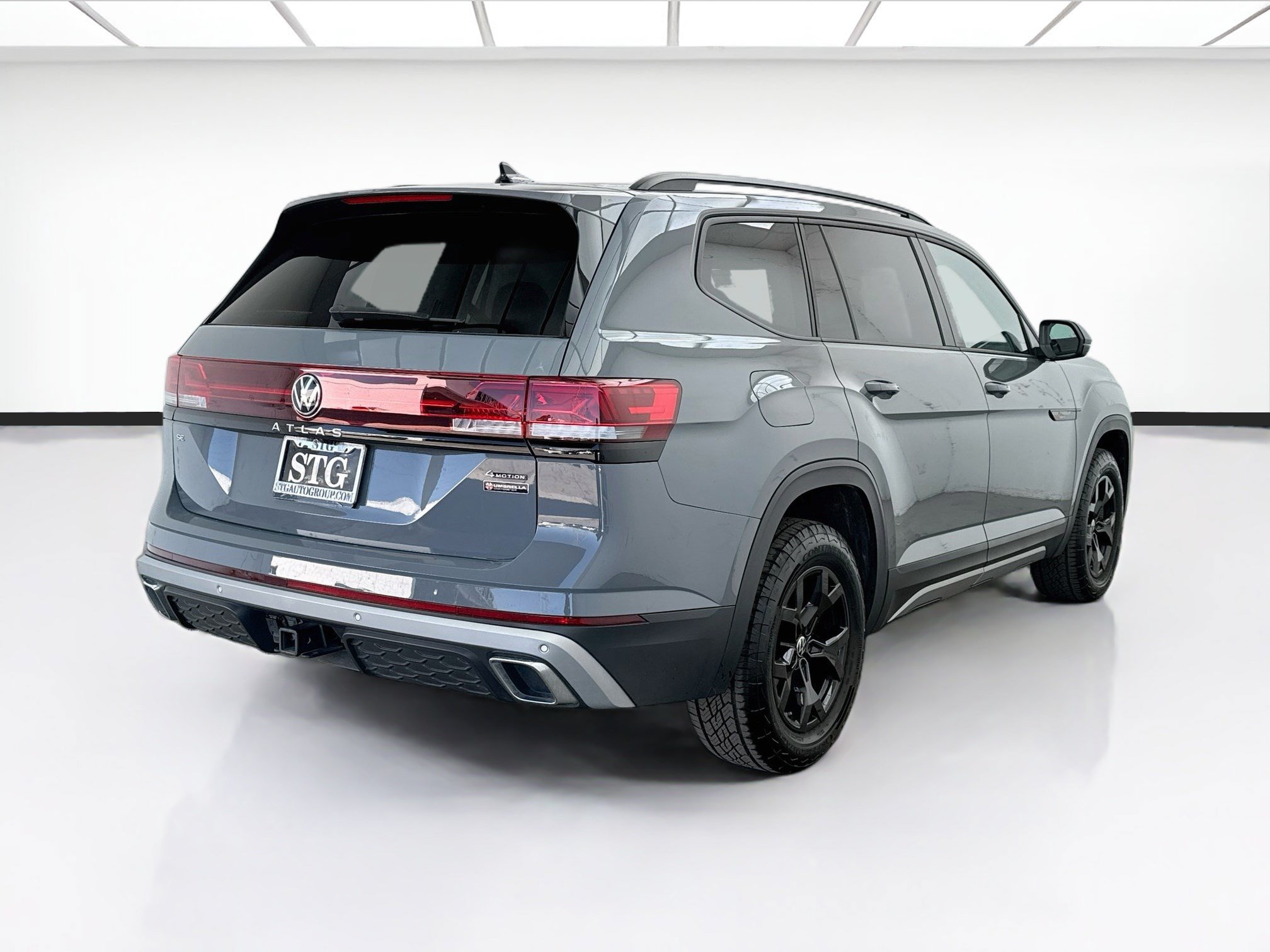 Used 2024 Volkswagen Atlas Peak Edition SE AWD/4WD image 4