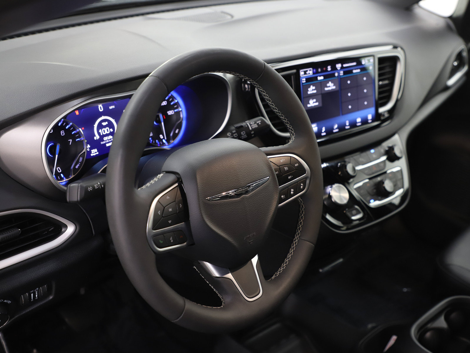 Used 2025 Chrysler Pacifica Select FWD image 24