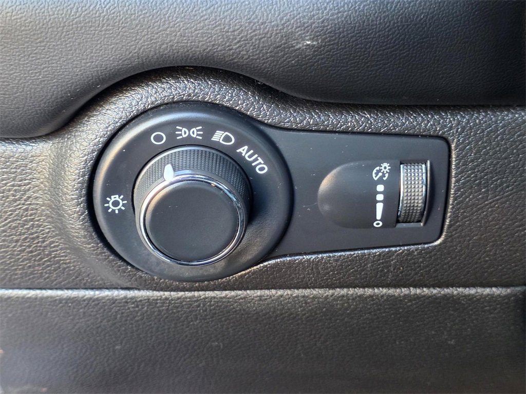 Used 2024 Dodge Durango GT image 28