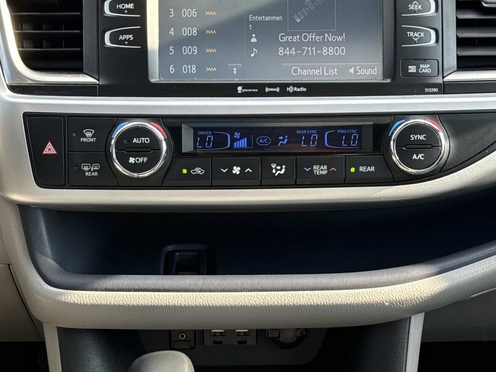 Used 2019 Toyota Highlander XLE AWD/4WD image 16