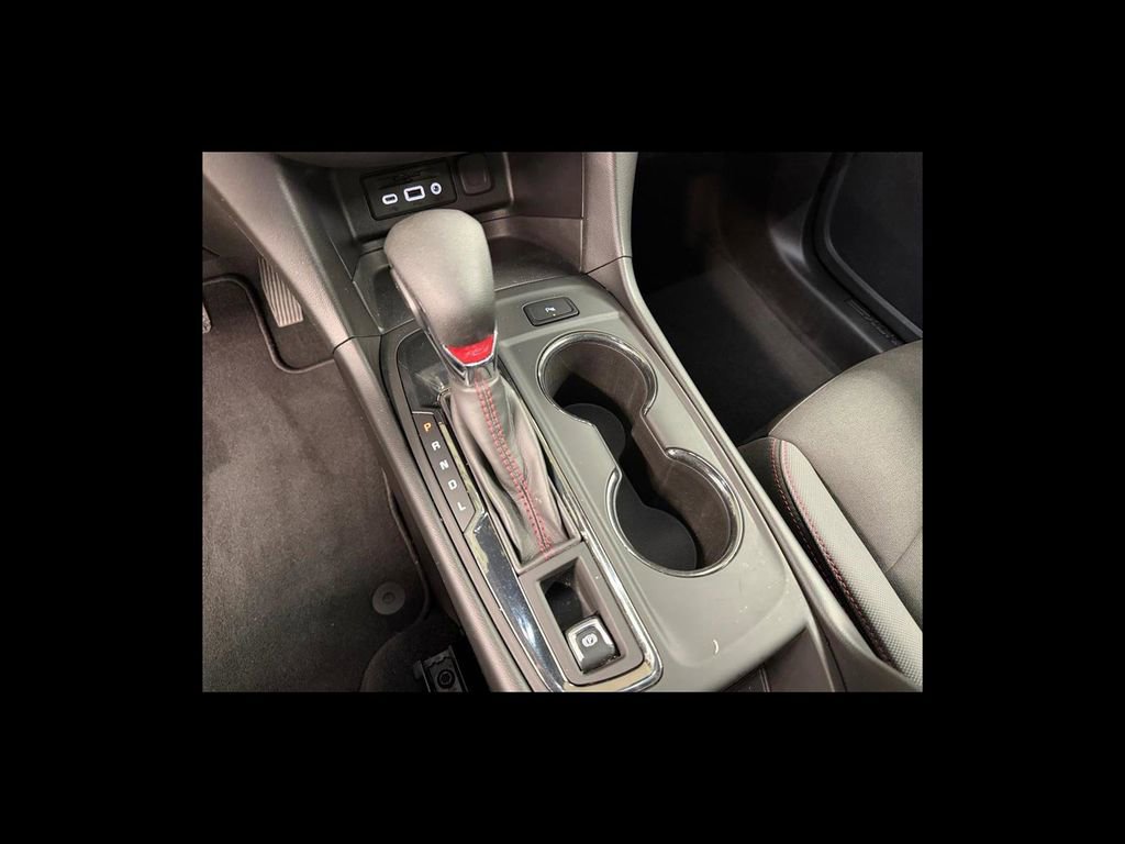 Used 2022 Chevrolet Equinox RS w/ Infotainment Package image 24