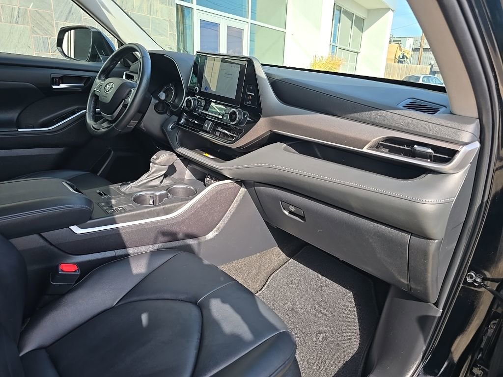 Used 2024 Toyota Highlander XLE image 37
