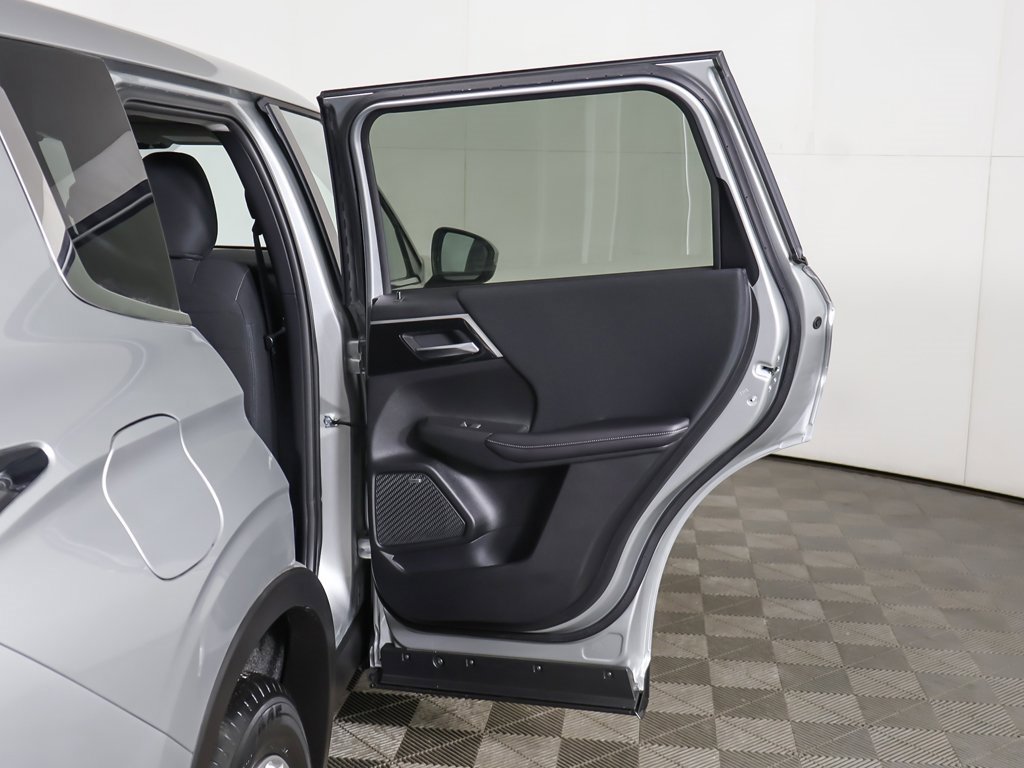 New 2026 Mitsubishi Outlander ES image 23