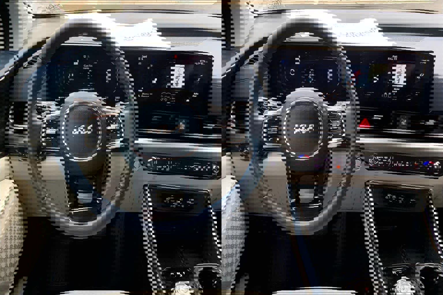 Used 2026 Kia Carnival SX w/ SX Dark Edition Package image 6