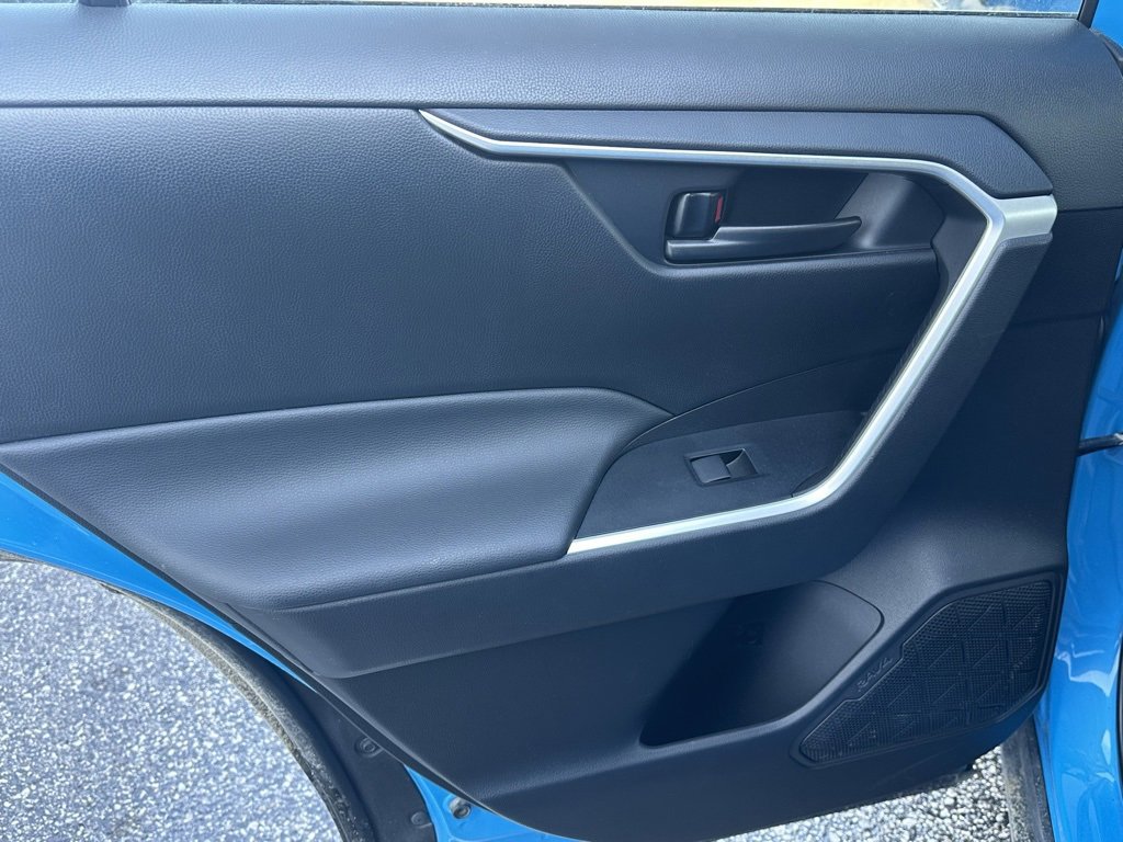 Used 2021 Toyota RAV4 LE image 13