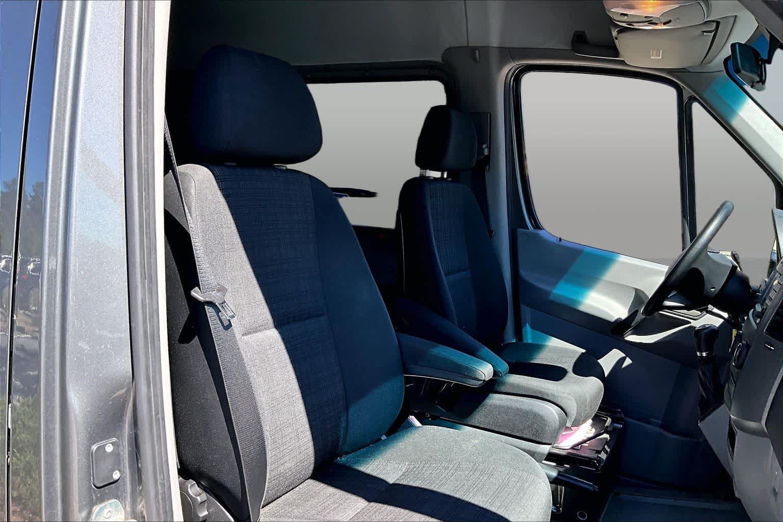 Used 2016 Mercedes-Benz Sprinter 2500 image 9