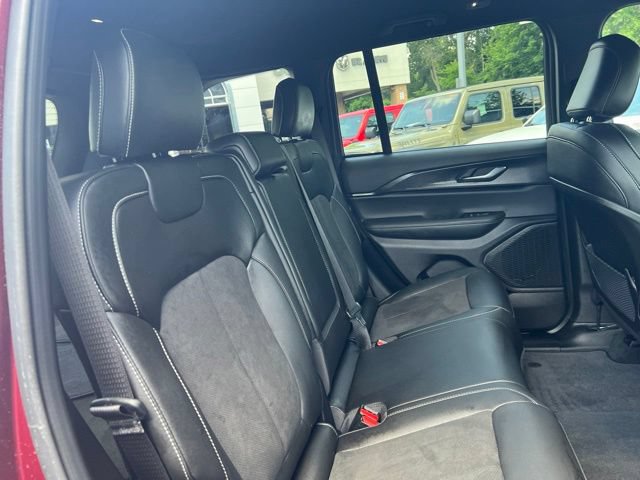 Used 2025 Jeep Grand Cherokee Altitude AWD/4WD image 25
