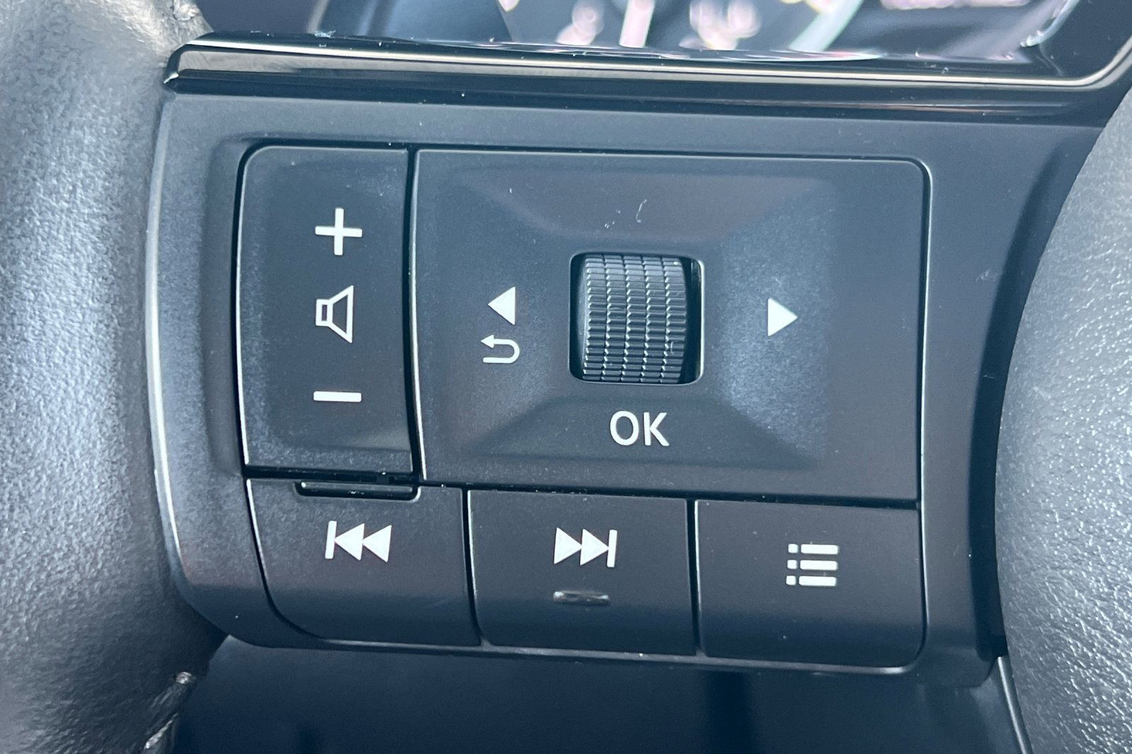 Used 2023 Nissan Rogue SV w/ SV Premium B Package image 26