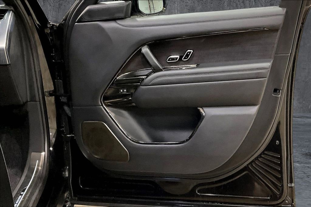 Used 2024 Land Rover Range Rover SV image 28