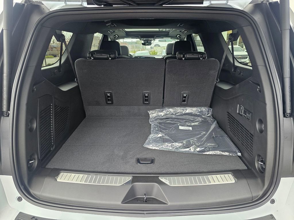 New 2026 Chevrolet Suburban High Country image 14