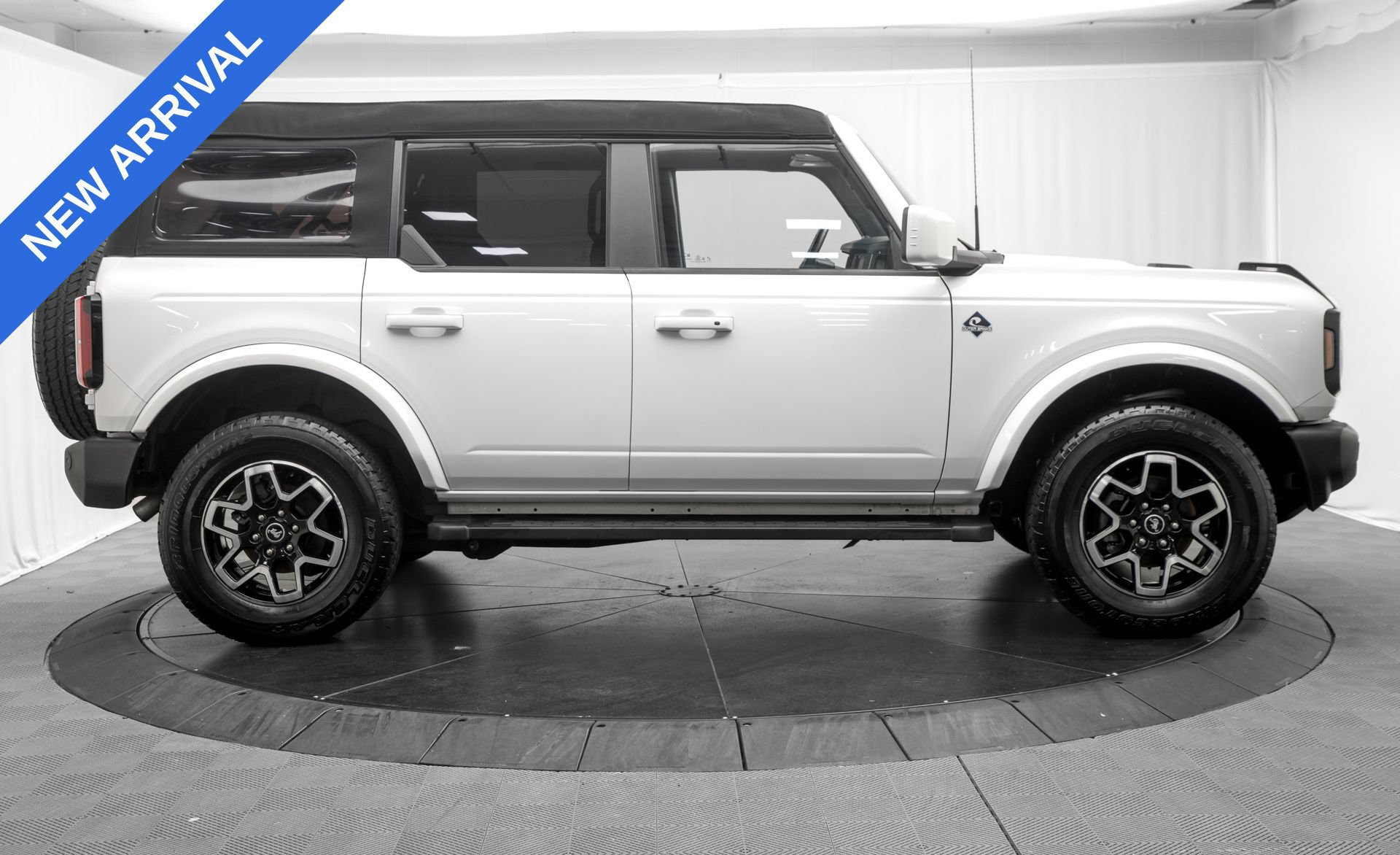 Used 2024 Ford Bronco Outer Banks AWD/4WD image 8