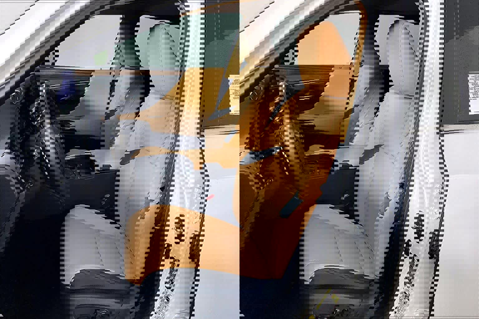 New 2025 Lexus ES 300h w/ Premium Package image 18