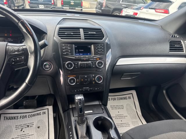 Used 2017 Ford Explorer XLT AWD/4WD image 17