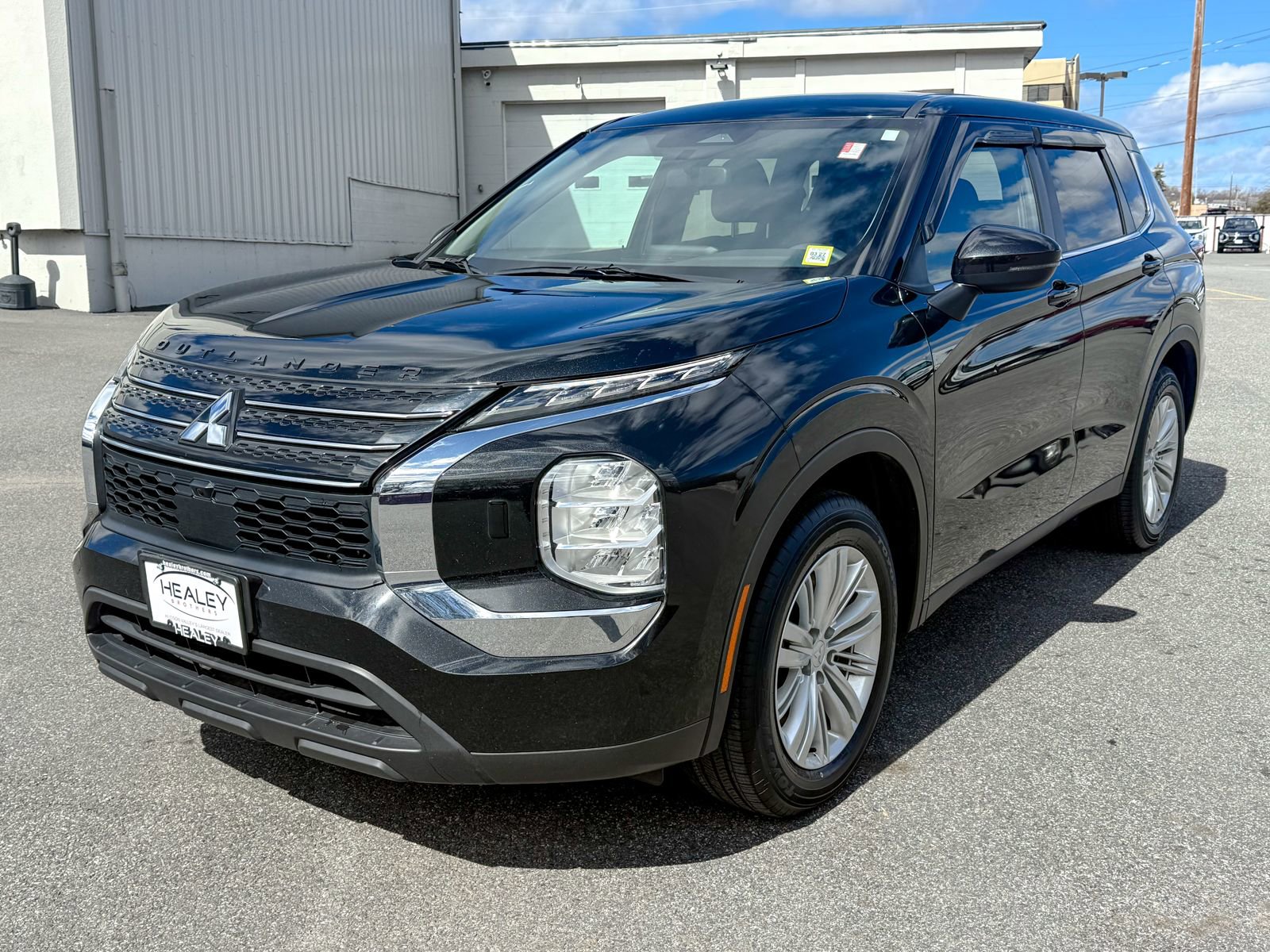 Used 2024 Mitsubishi Outlander ES image 1