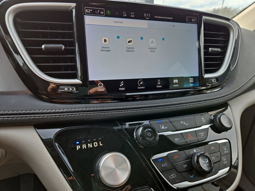 Used 2023 Chrysler Pacifica Touring-L image 19